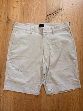 J Crew Men's Stretch hybrid Shorts in Light Beige - Classic Casual